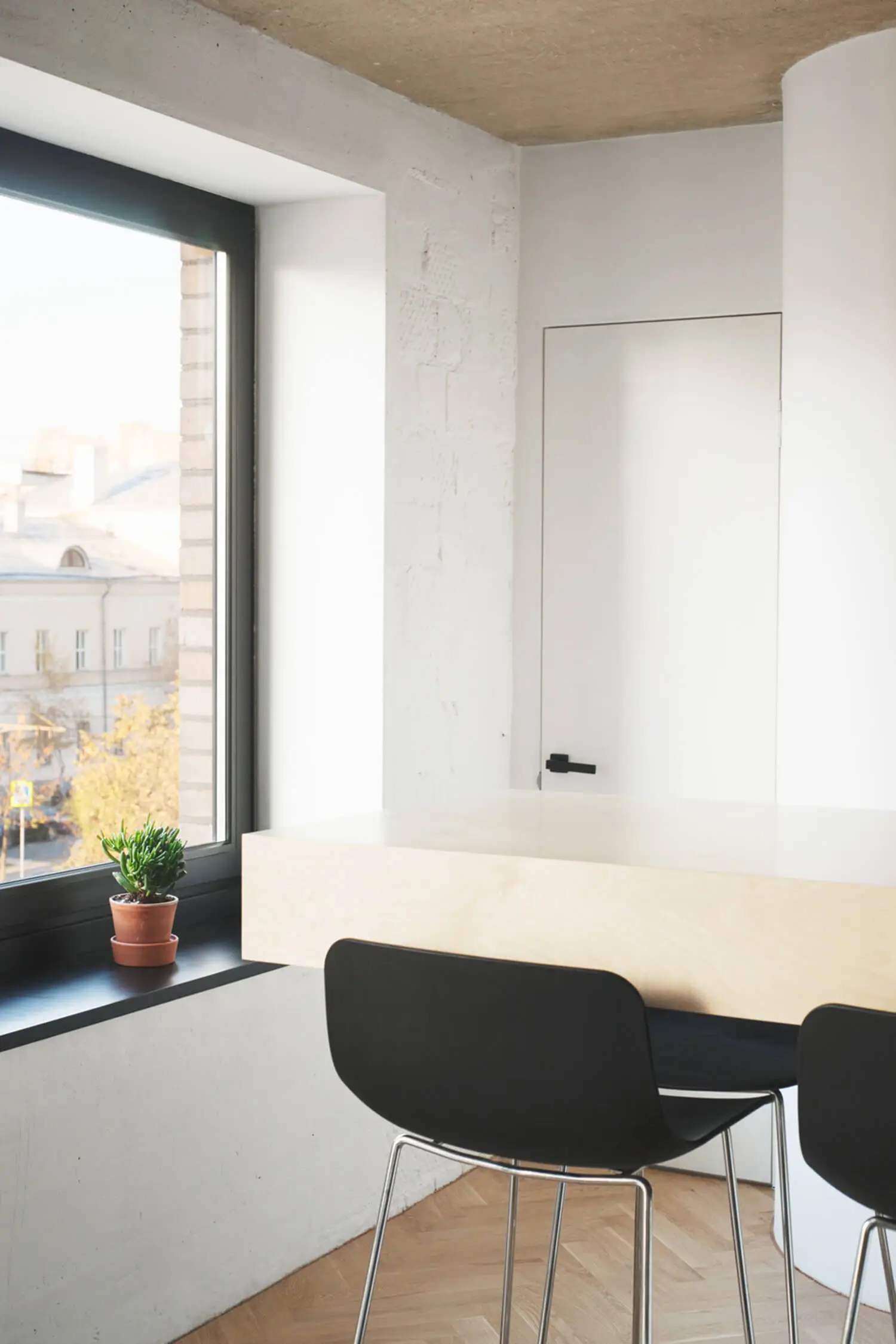 est-living-concrete-ceiling-apartment-crosby-studios.09