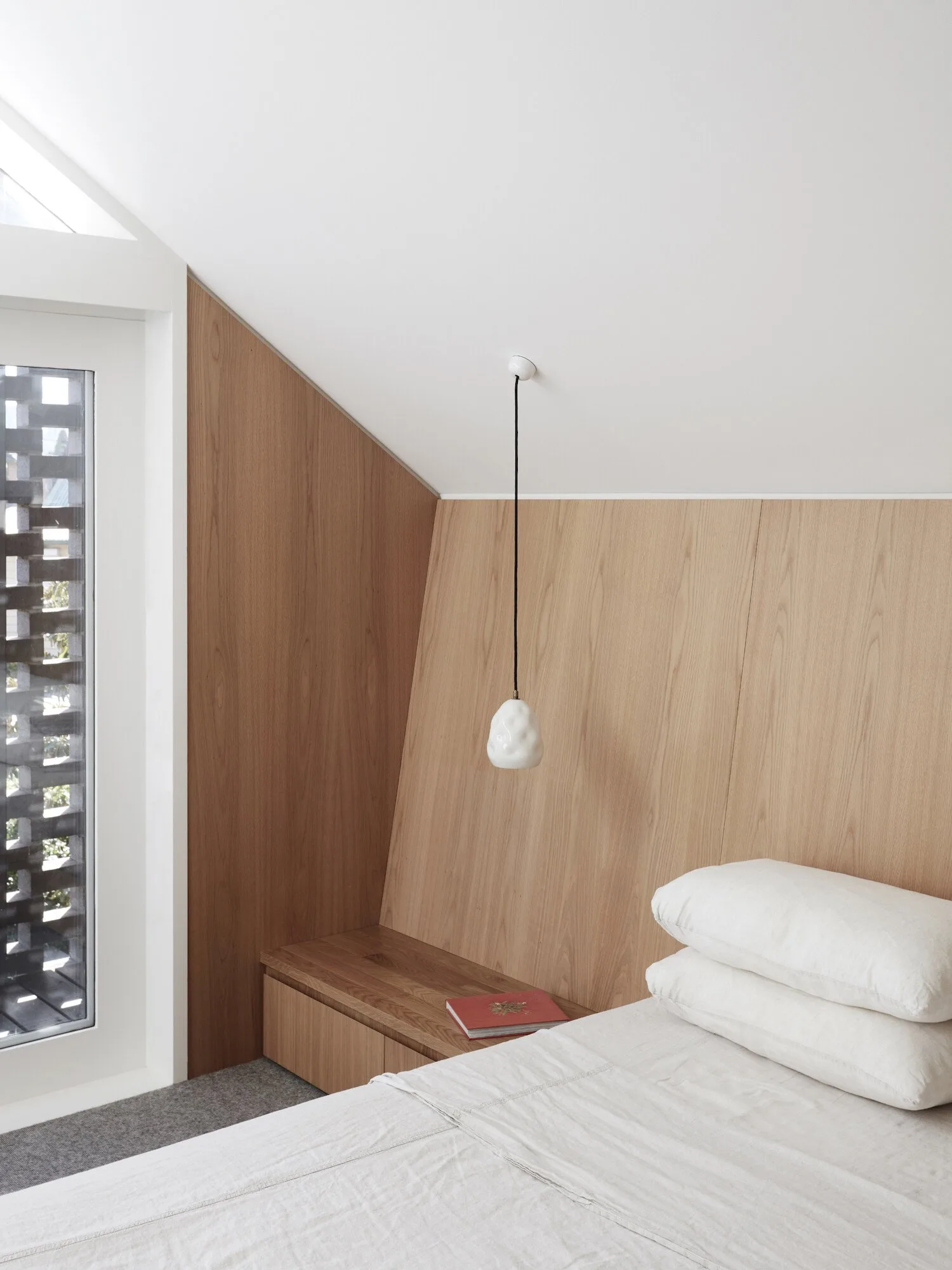 Garden Wall House by Studio Bright