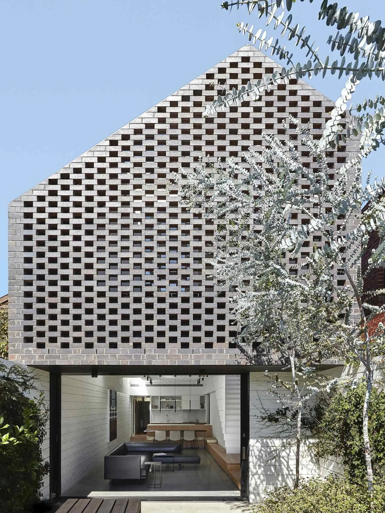 Garden Wall House by Studio Bright