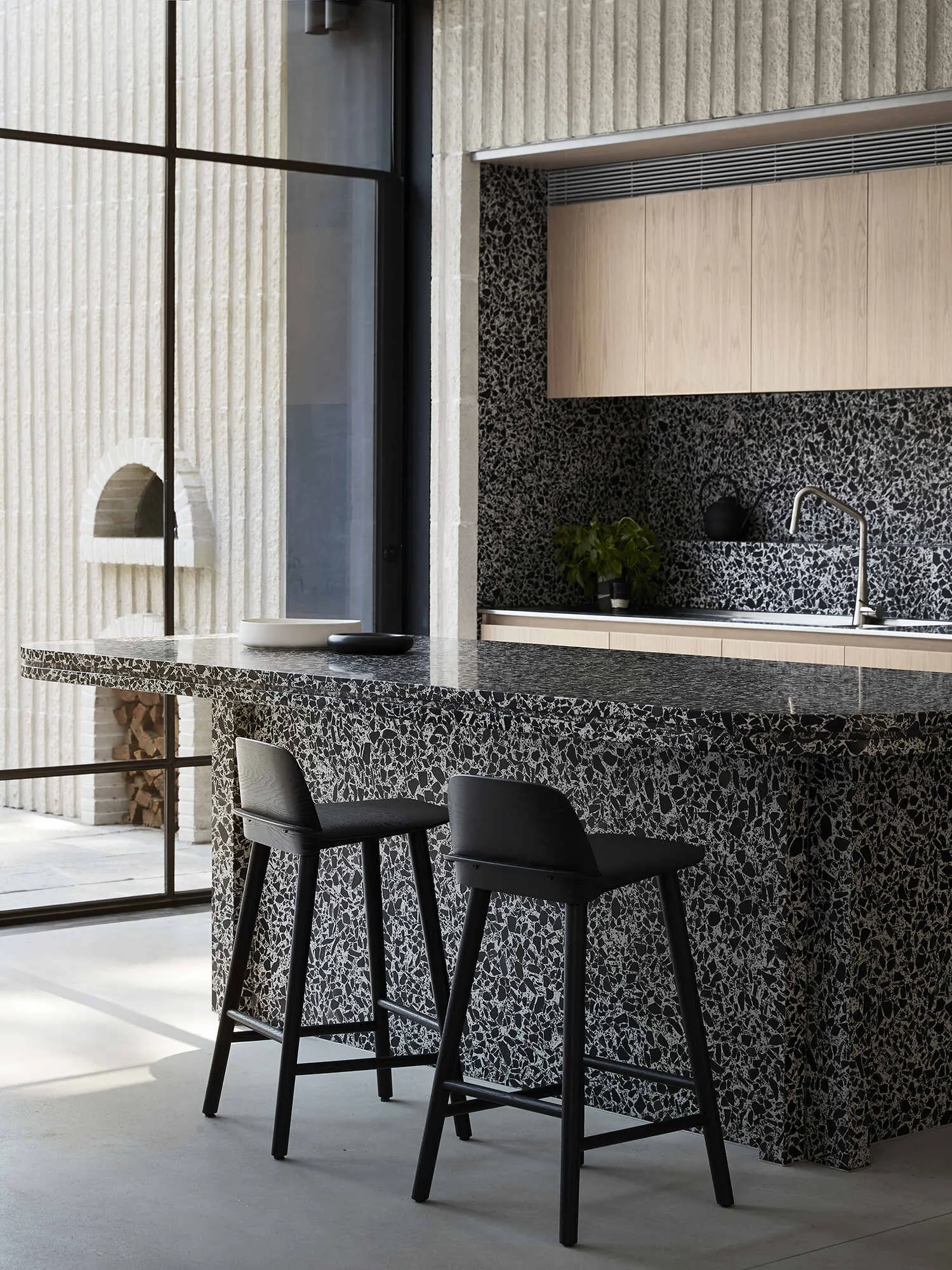 est-living-south-yarra-house-pop-architecture-beatrix-rowe-1